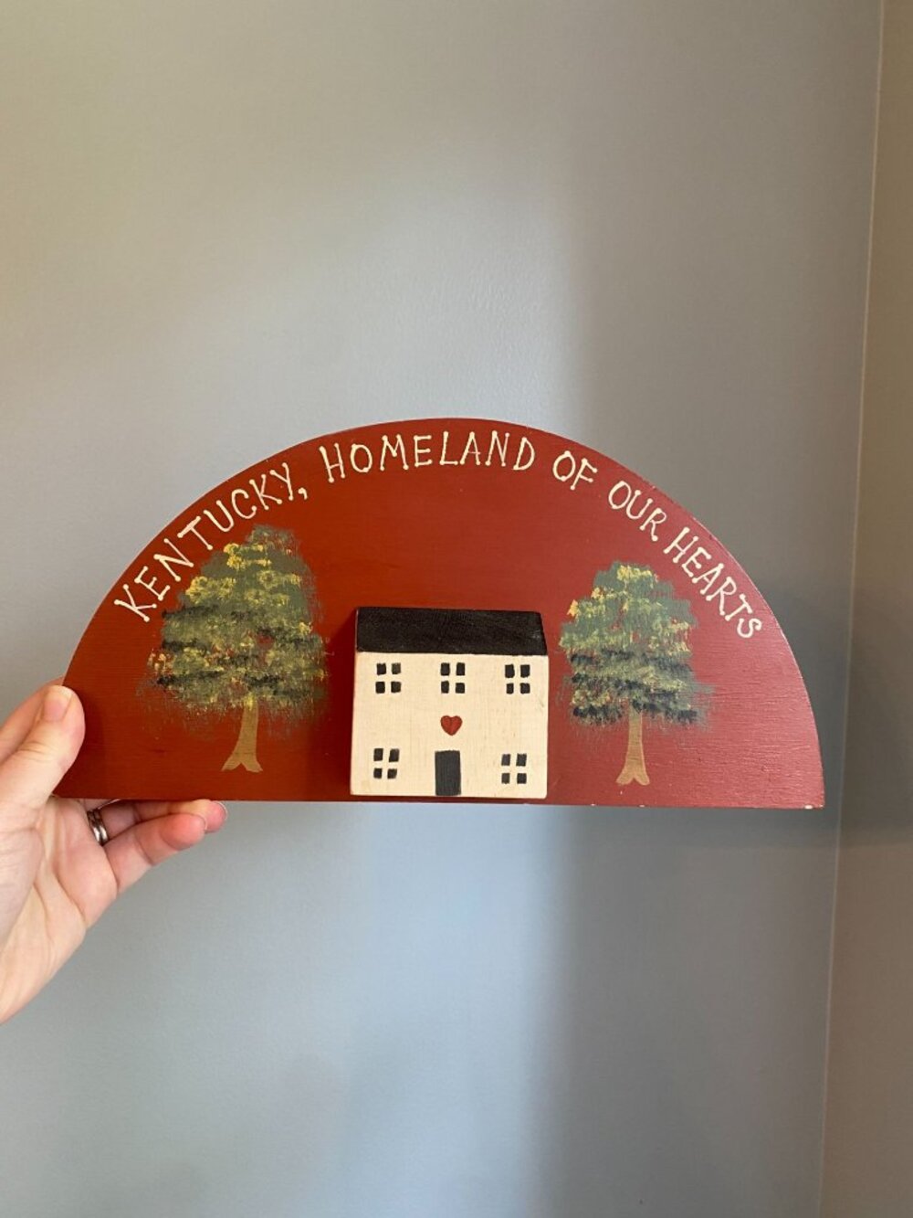 Hand-Painted Kentucky Country Wooden Wall Art With Heartland House Design